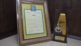 دریافت لوح و نشان واحد نمونه استان تهران در سال 95 دریافت لوح و نشان واحد نمونه استان تهران در سال 95